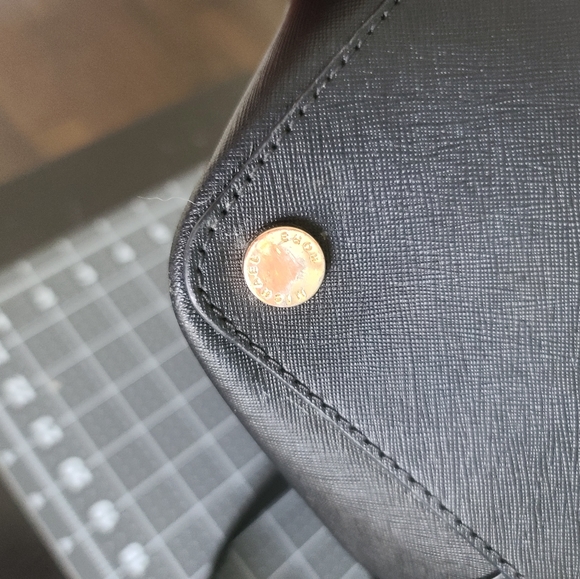 Michael kors black zip top tote fits 13" laptop gold hardware smooth leather - Picture 11 of 16